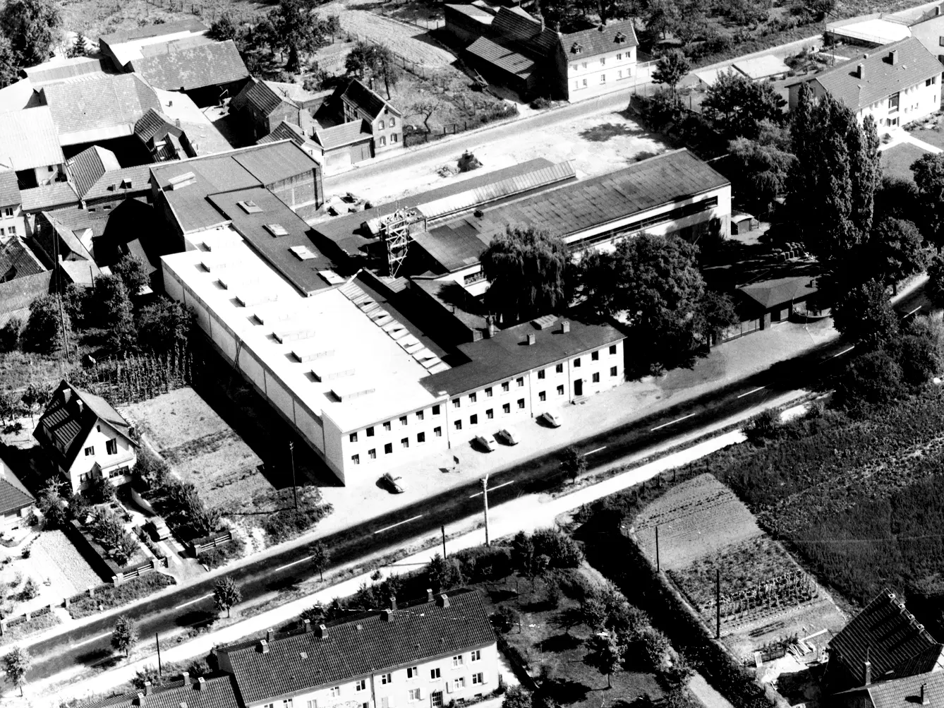 Luftbild der Papierfabrik Olef in Lengsdorf (um 1955)