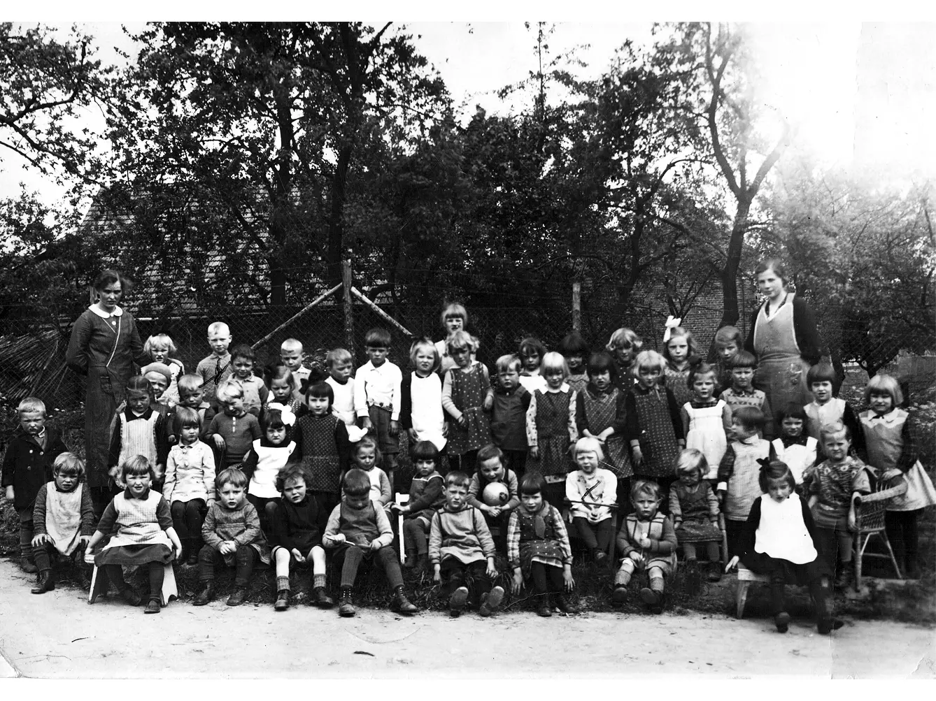 Kindergruppe der Verwahrschule Lengsdorf (1934)
