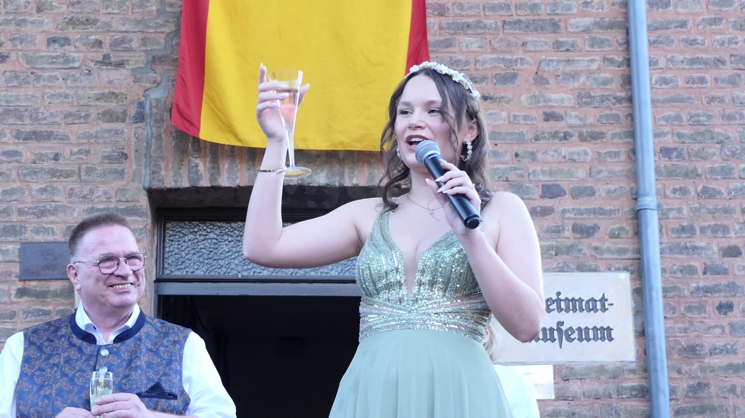 Maifest 2025 Lengsdorf Maikönigin Lena die I Maifest 2025 Lengsdorf Maikönigin Lena die I